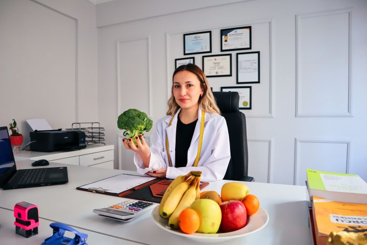 Nutricionistkinja s povrćem — stručno osmišljeni obroci za vaše ciljeve